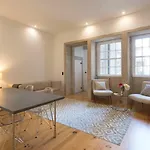 Downtown Almada Loft Apartman Porto