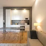 Downtown Almada Loft *