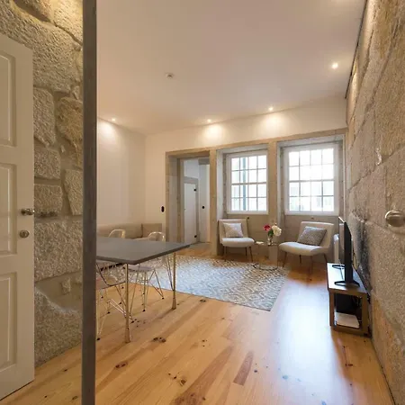 Downtown Almada Loft