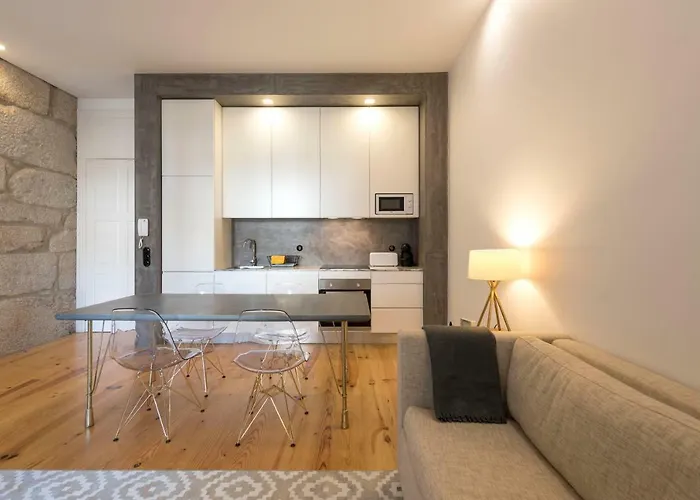 Downtown Almada Loft *