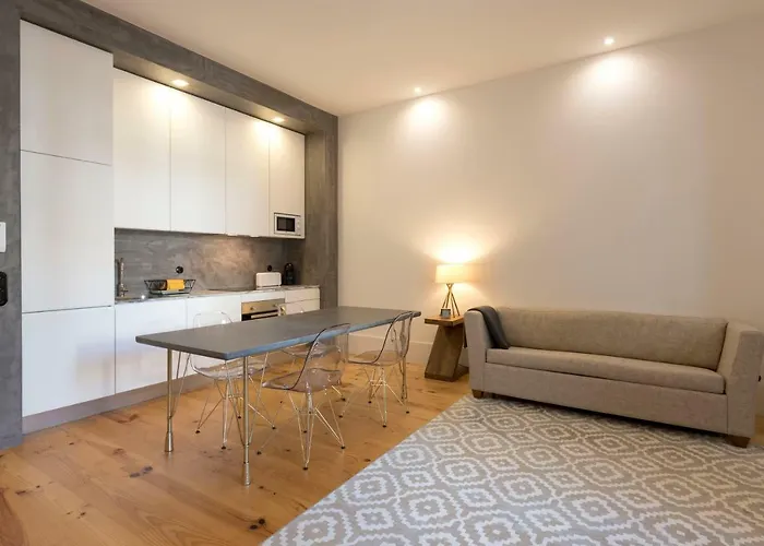 Downtown Almada Loft